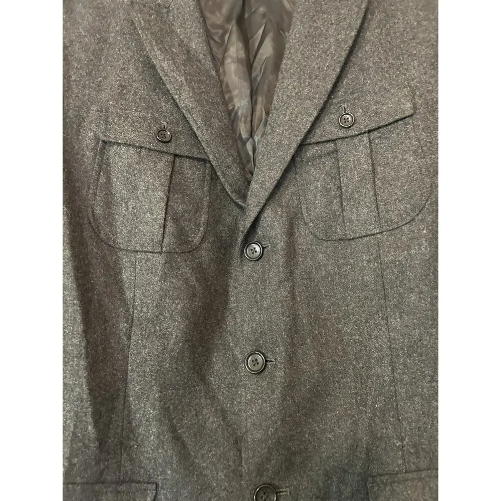 Banana Republic command attention